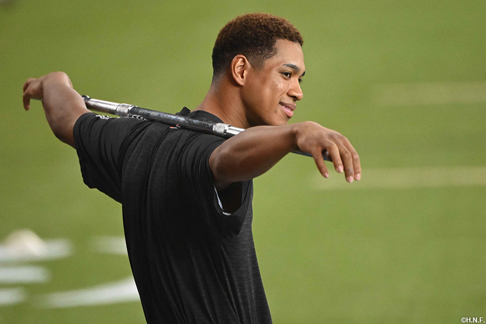 試合前の万波選手01