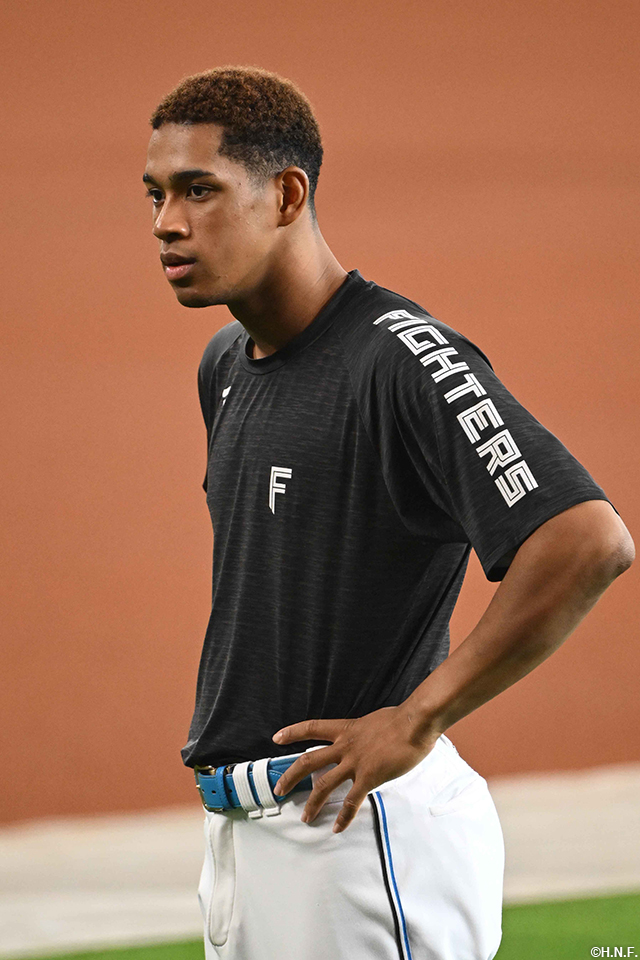 試合前の万波選手02