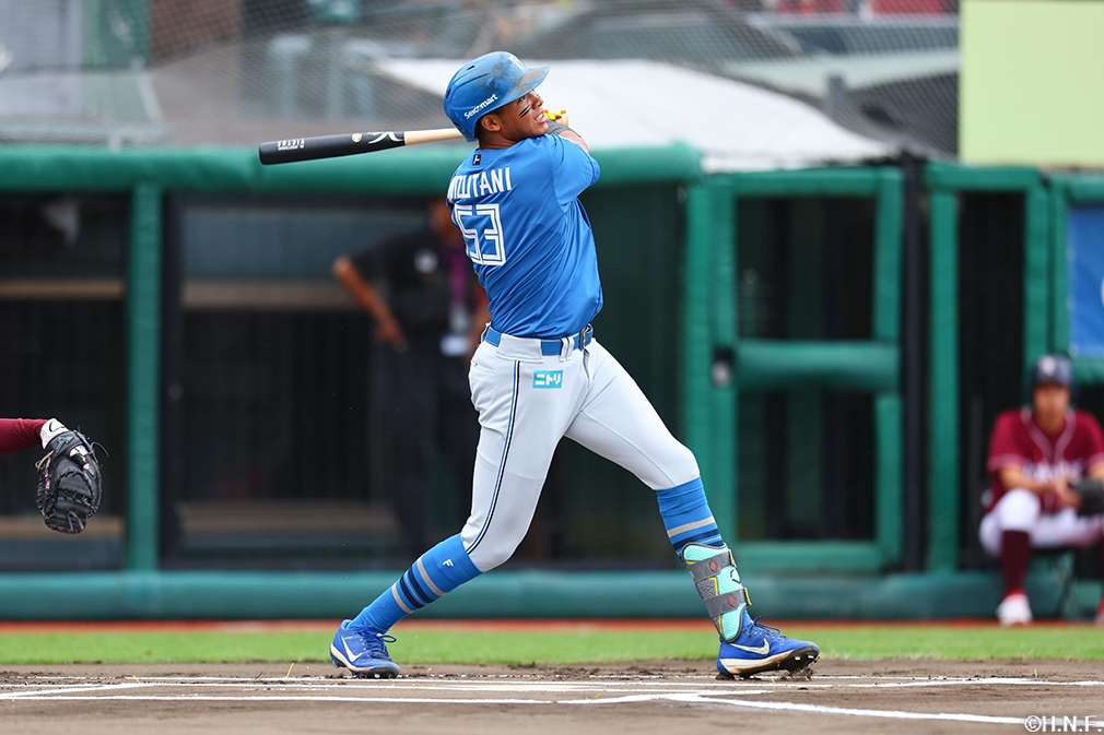 1回表、先頭打者本塁打を放つ水谷選手01