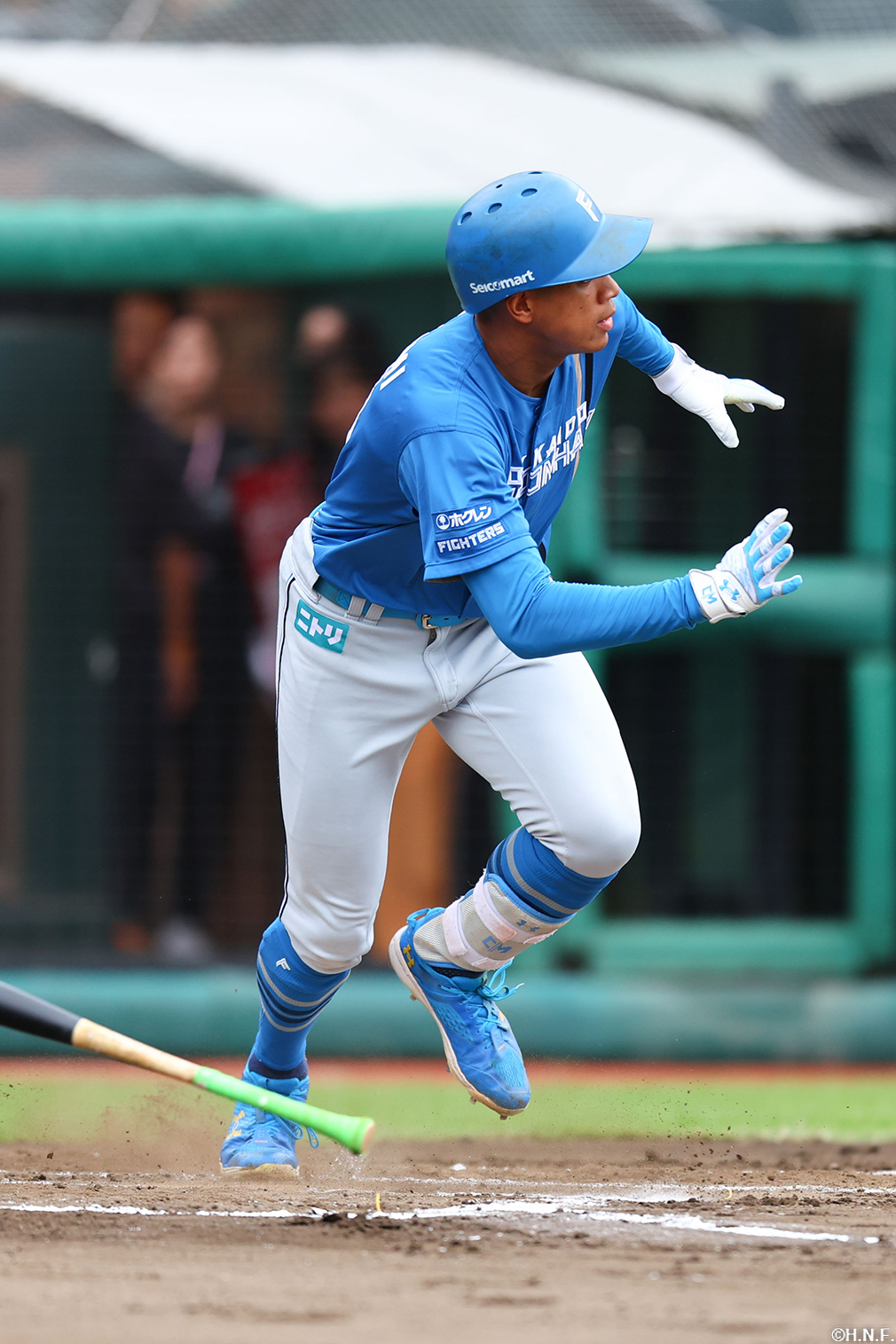 6回表、適時内野安打を放つ万波選手