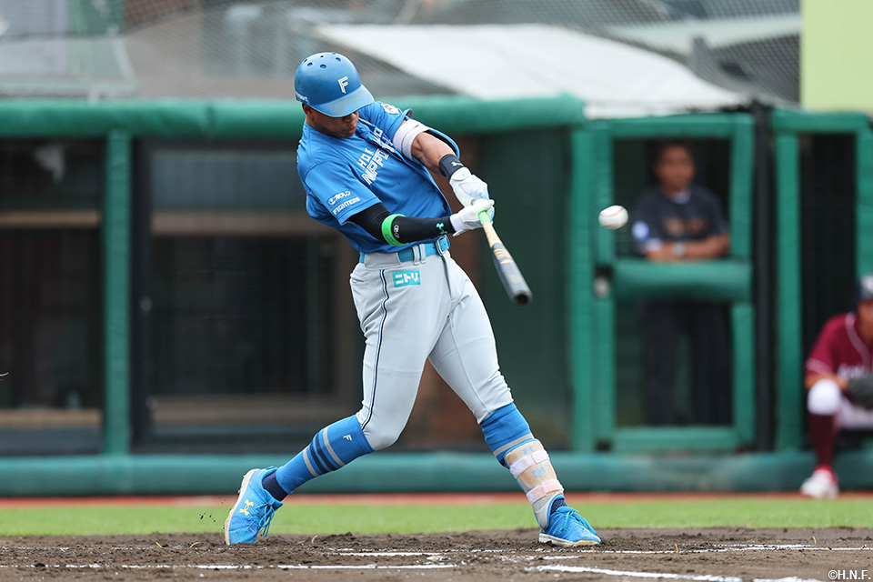 3回表、勝ち越しの本塁打を放つ万波選手01