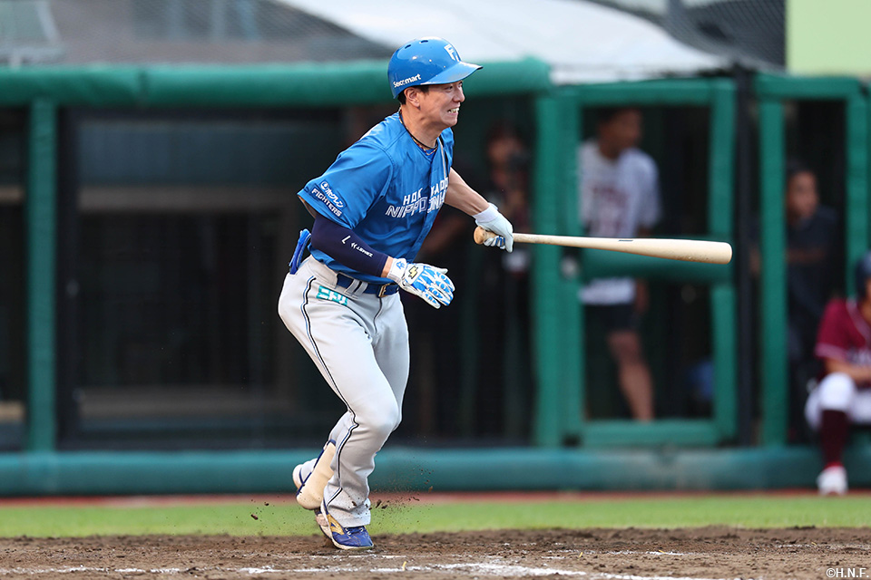 9回表、適時打を放つ松本剛選手01