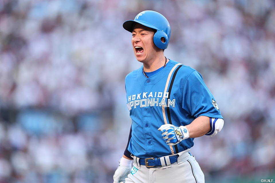 9回表、適時打を放つ松本剛選手02