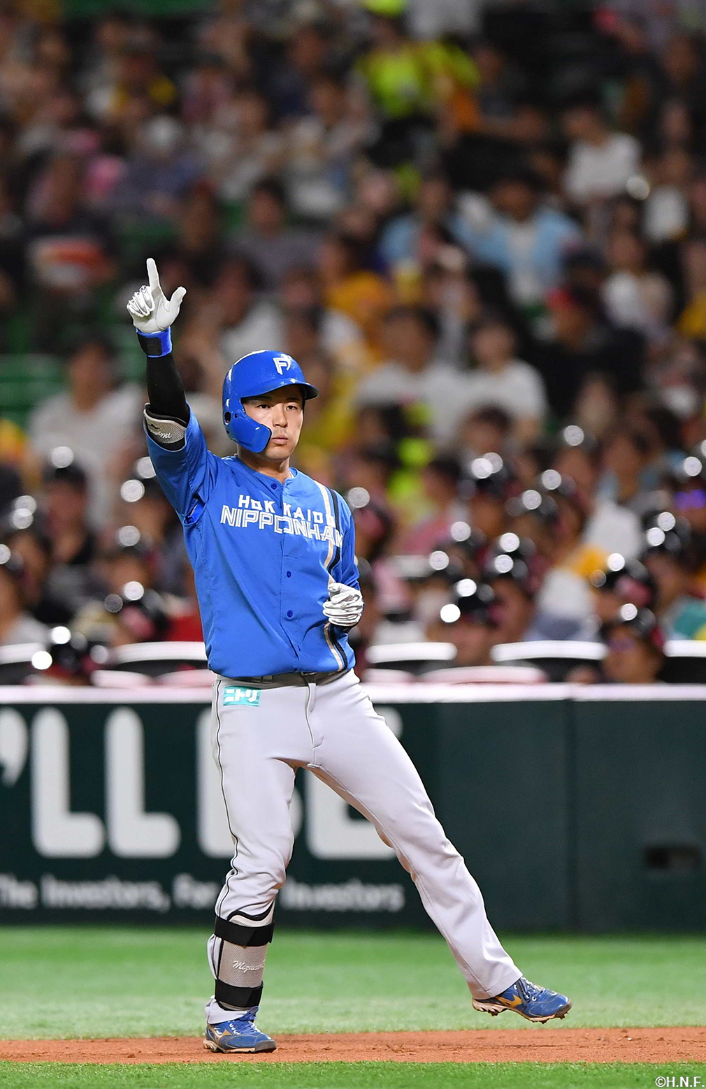 6回表、センターへ勝ち越しの適時打を放つ水野選手02