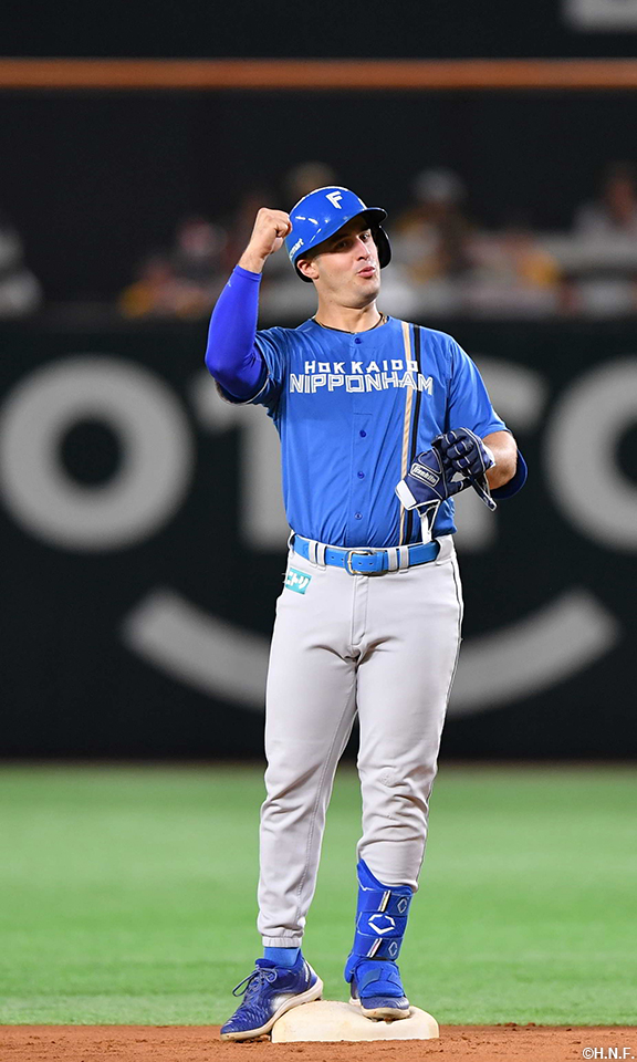 2回表、二塁打を放ったマルティネス選手