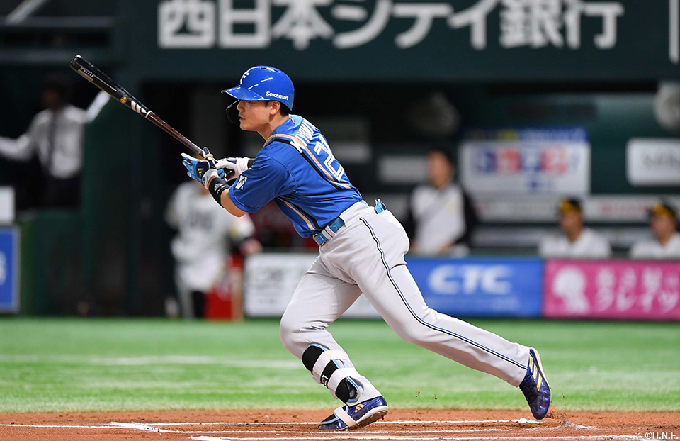 6回表、二塁打を放つ清宮選手01