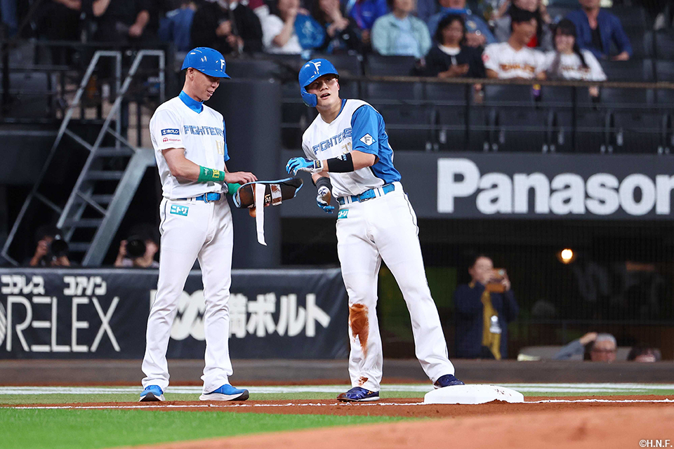 1回裏、同点の適時二塁打を放った清宮選手