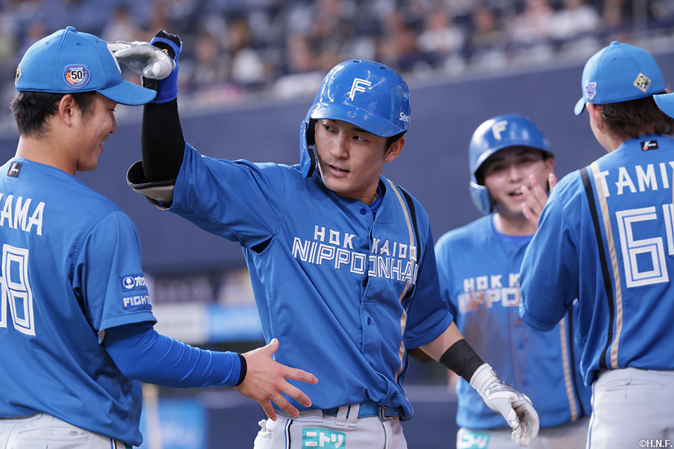 3回表、逆転2ランを放つ水野選手02