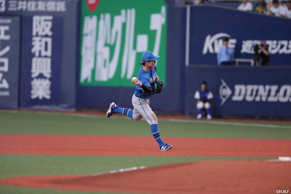 3回裏、好守をみせる上川畑選手