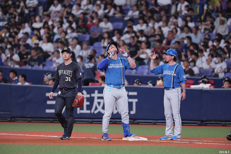 5回表、ライトへヒットを放ったマルティネス選手