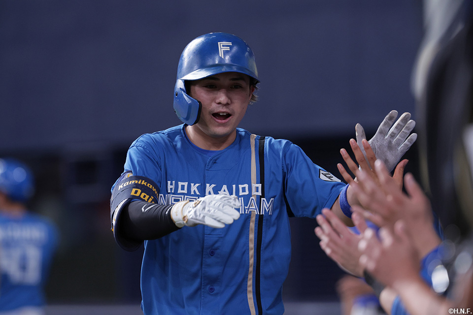 9回表、犠打を決める上川畑選手02