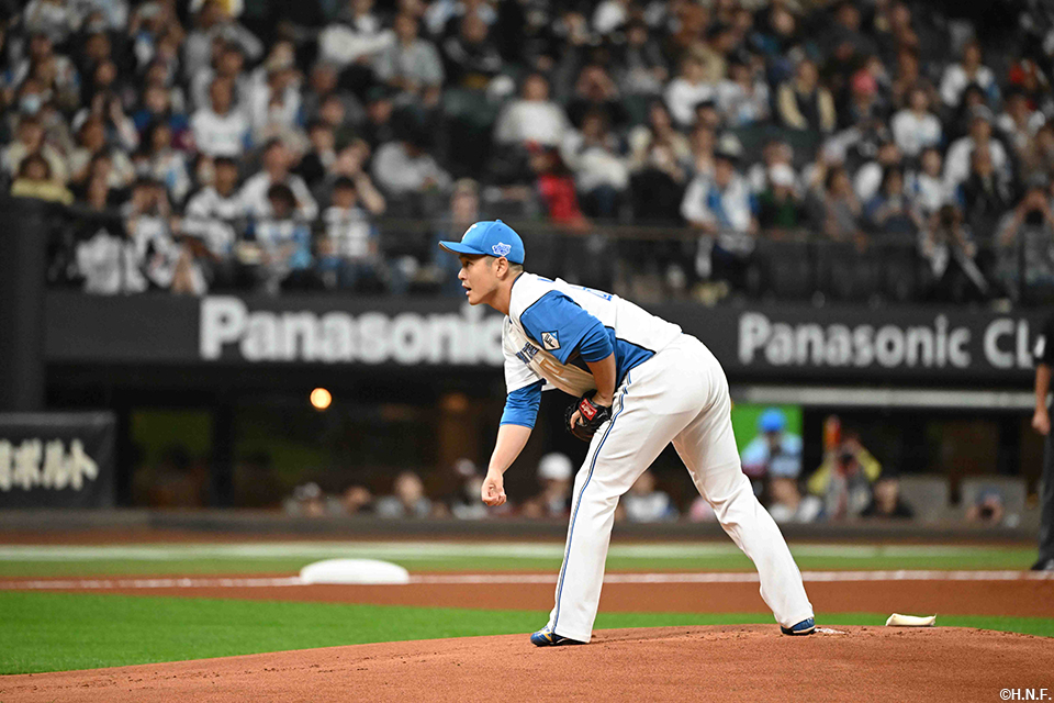 先発の鍵谷投手01