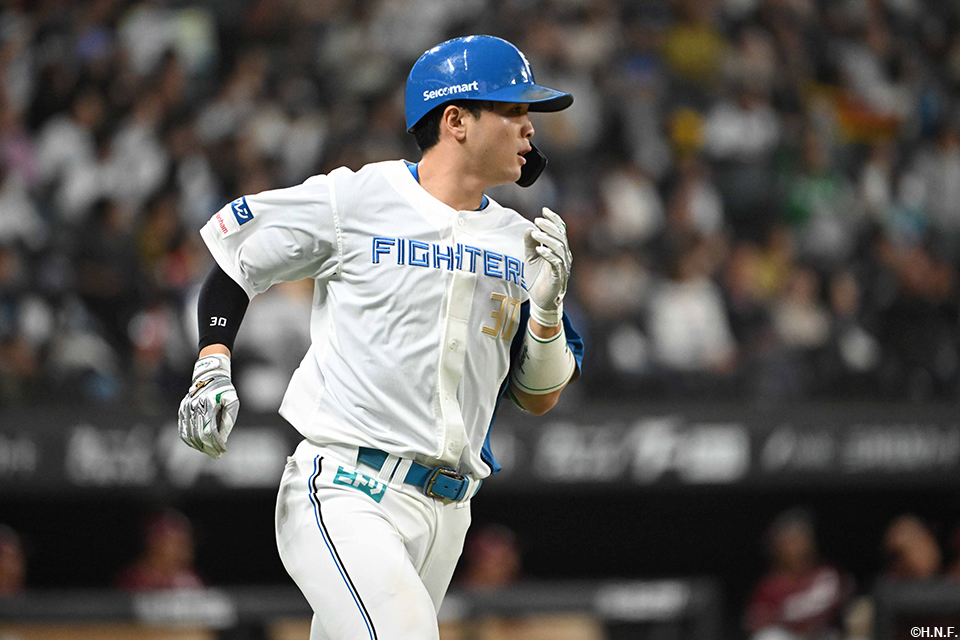 3回裏、本塁打を放った郡司選手01