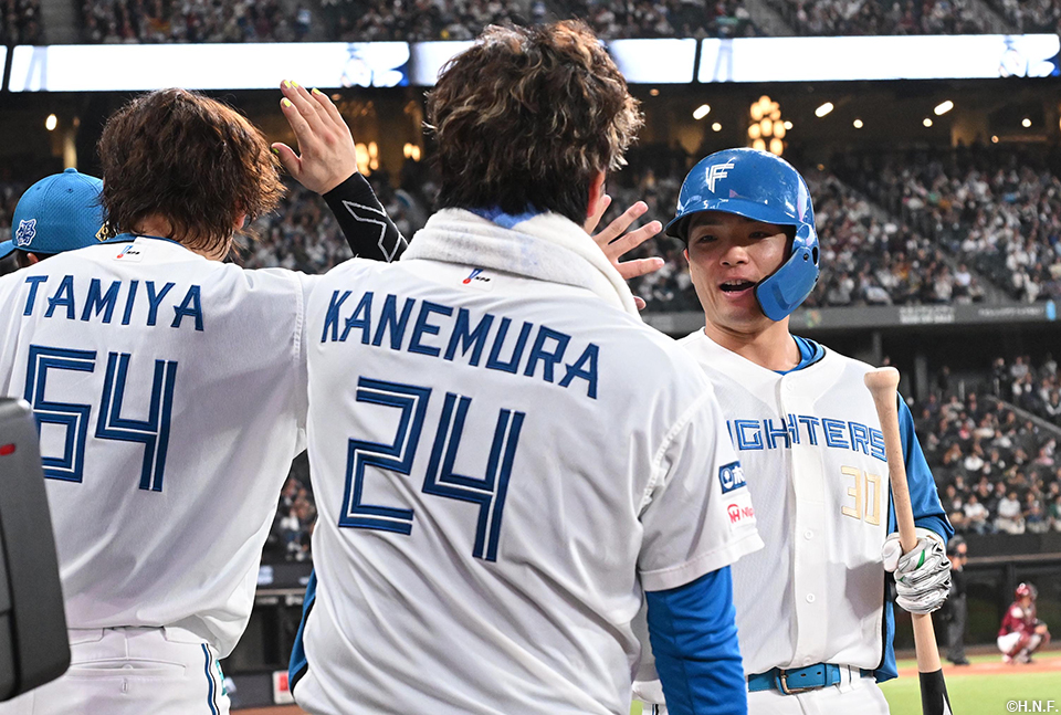 3回裏、本塁打を放った郡司選手02