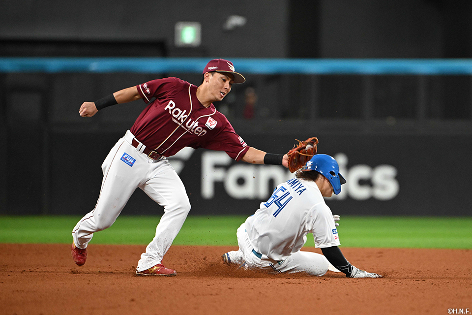 5回裏、盗塁をきめる田宮選手01