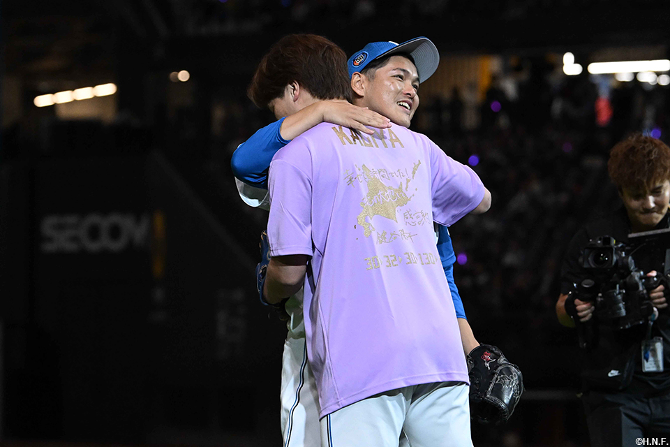 鍵谷投手と伏見選手