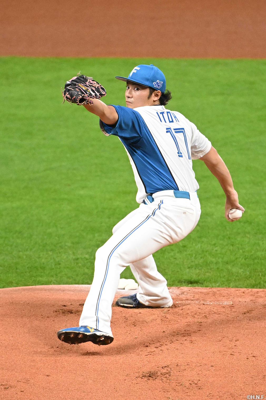 先発の伊藤投手02