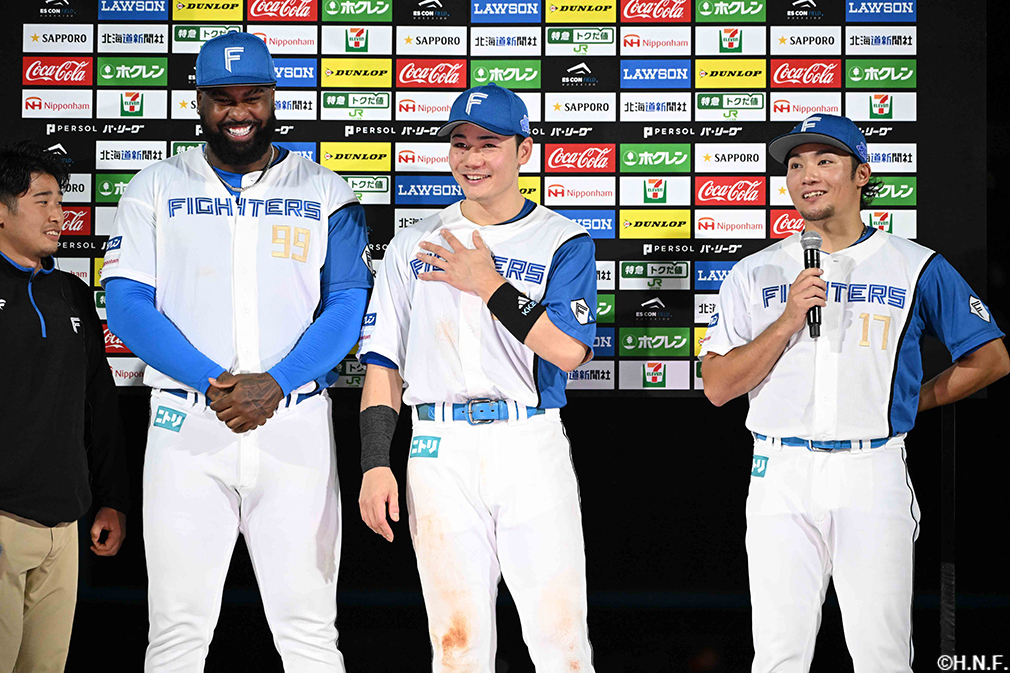 ヒーローのレイエス選手、清宮選手、伊藤投手01