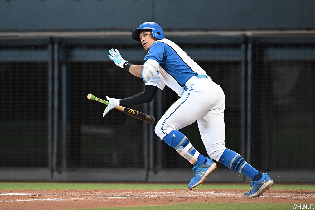 2回裏、レフトへヒットを放つ万波選手