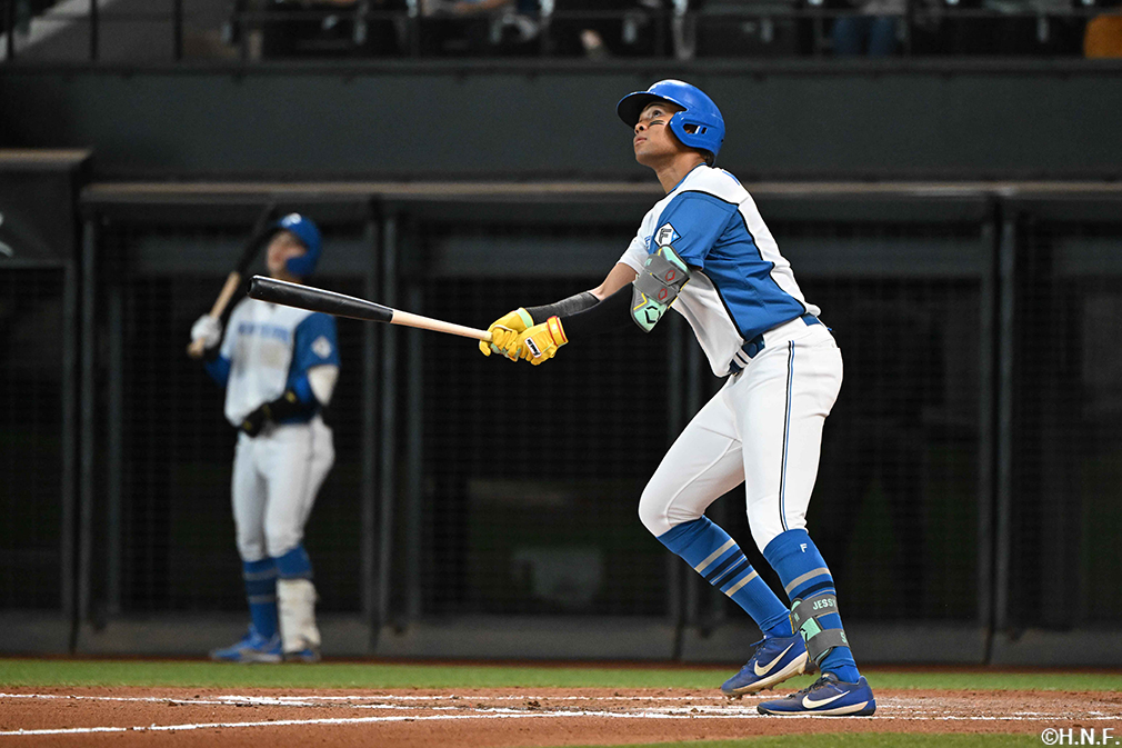 7回裏、レフトへ本塁打を放つ水谷選手03