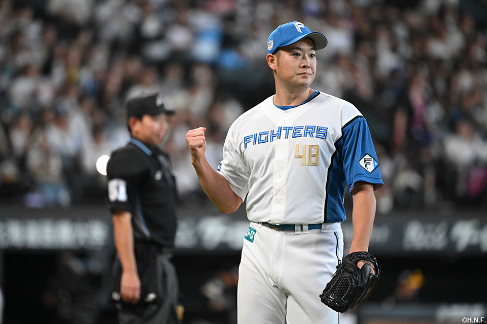 7回表を三者凡退に抑えた齋藤友投手