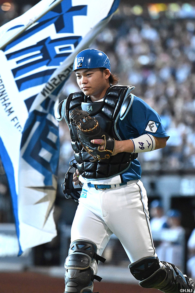 試合前、スタメンマスクの田宮選手01