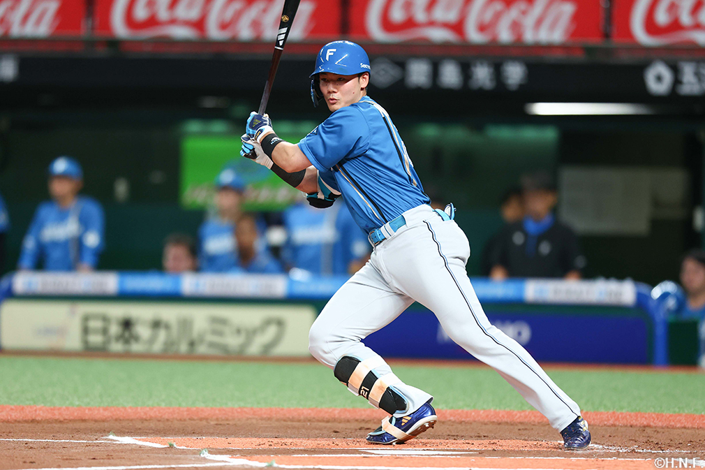 1回表、レフトへ二塁打を放つ清宮選手