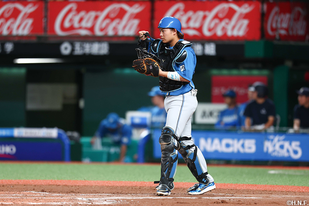 6回裏、守備につく田宮選手