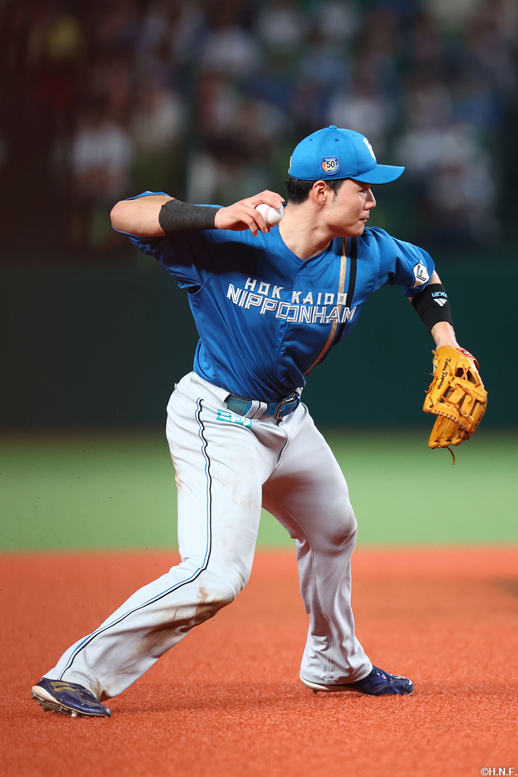 6回裏、打球を処理する清宮選手