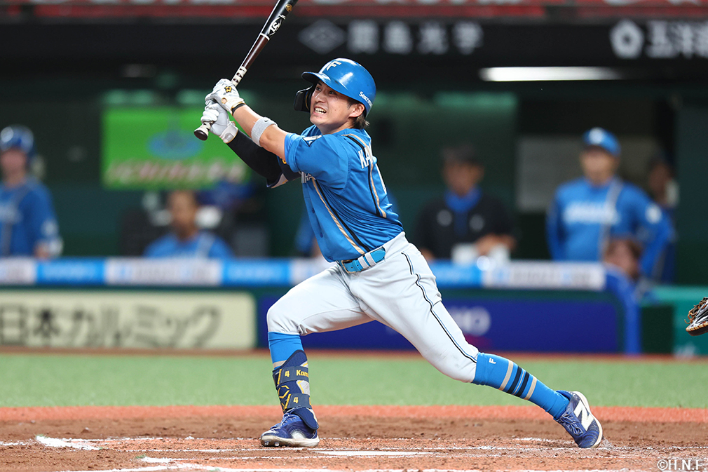 7回表、レフトへ二塁打を放つ上川畑選手