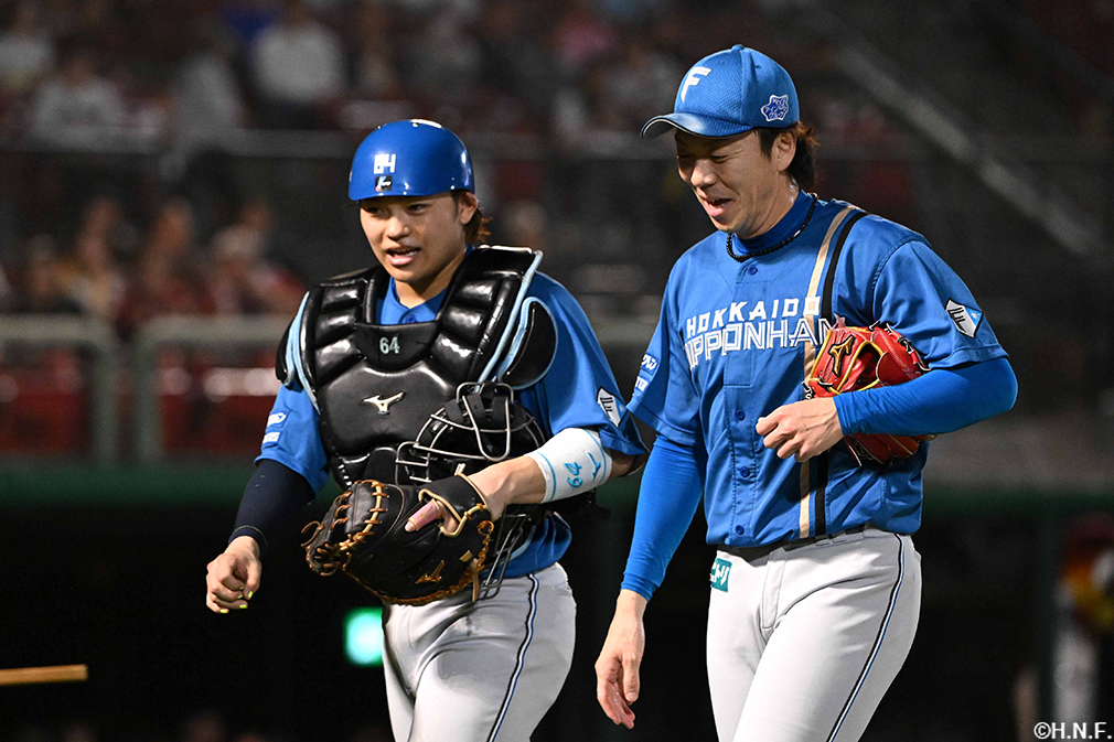 3回裏、田宮選手と宮西投手のバッテリー