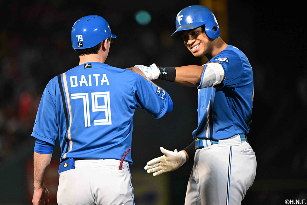 7回表、レフトへヒットを放った万波選手