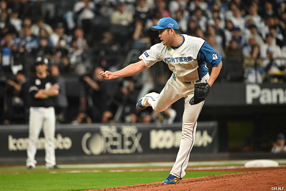 8回、三番手の齋藤友投手01