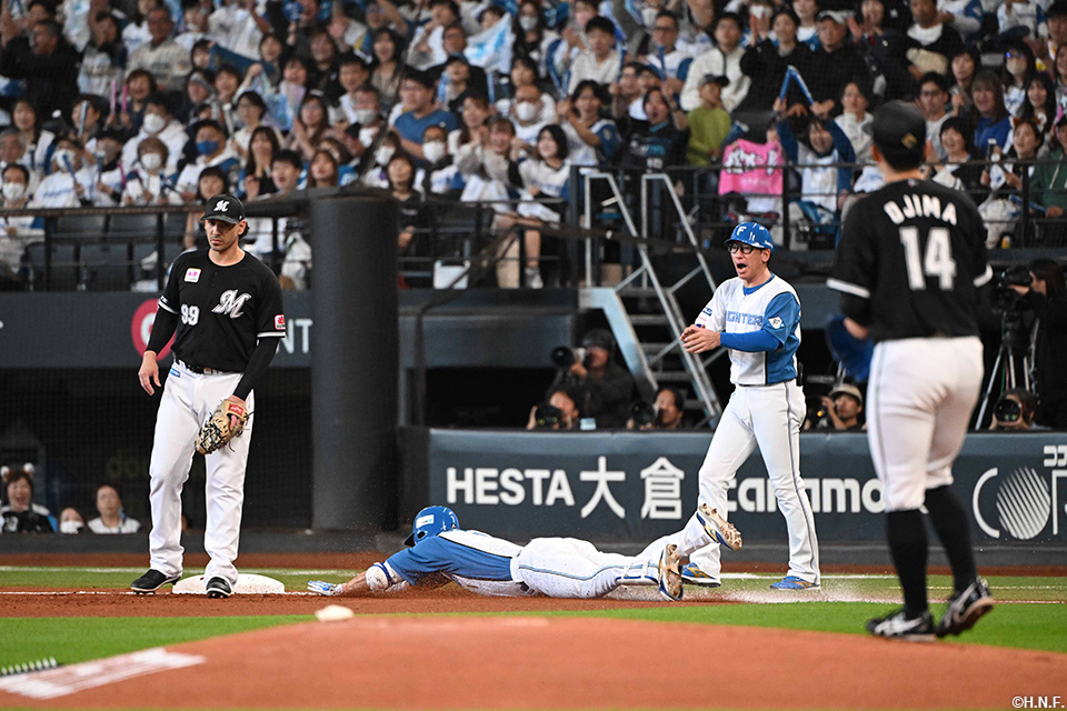 1回裏、内野安打を放った松本剛選手01