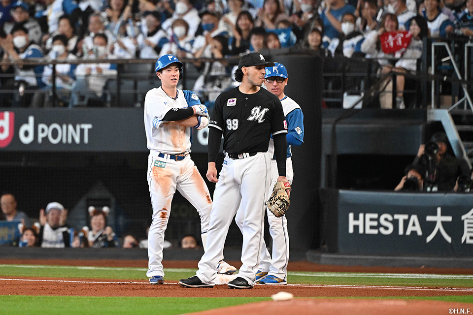 1回裏、内野安打を放った松本剛選手02