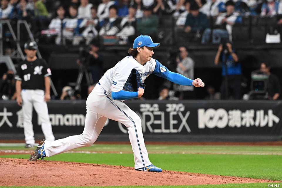 8回、三番手の山﨑福投手01