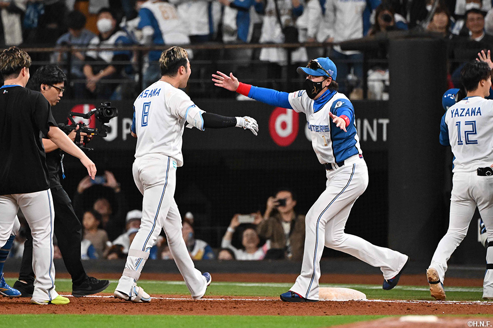 淺間選手と新庄監督01