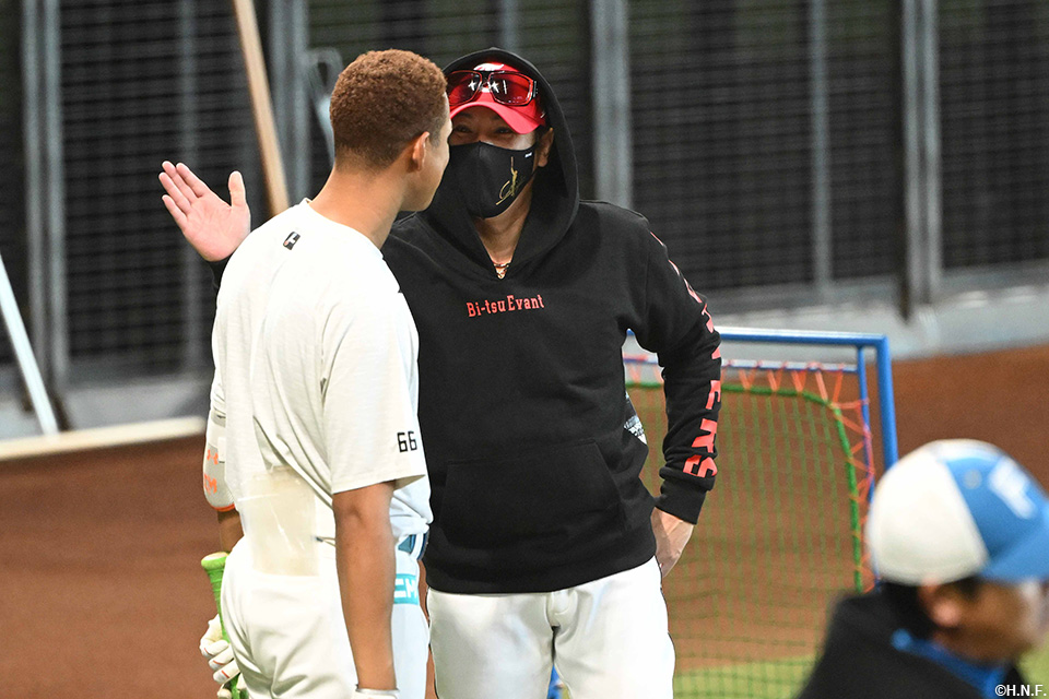 万波選手と新庄監督