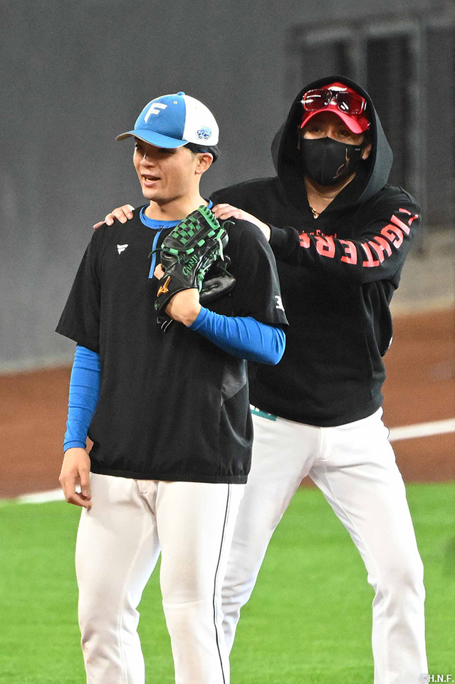 郡司選手と新庄監督