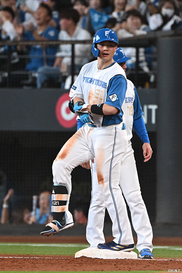 3回裏、同点となる2点適時打を放つ清宮選手03