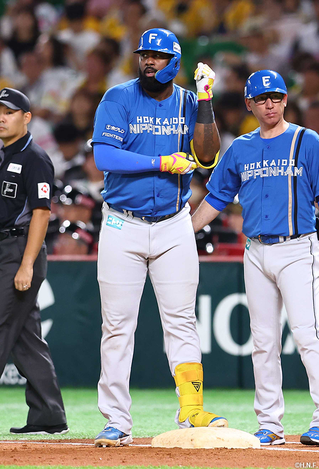 2回表、レフトへヒットを放ったレイエス選手