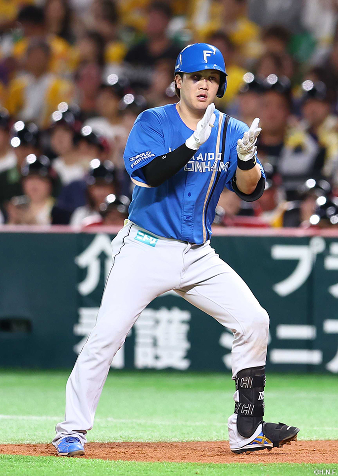 3回表、レフトへヒットを放つ伏見選手02