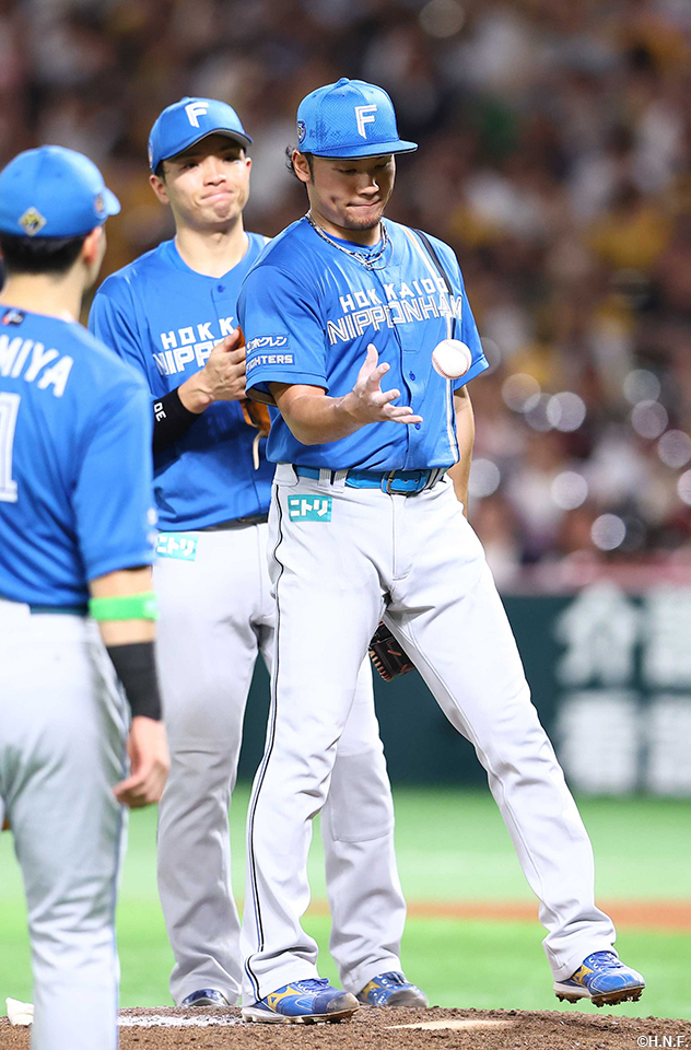 6回裏、降板する伊藤投手