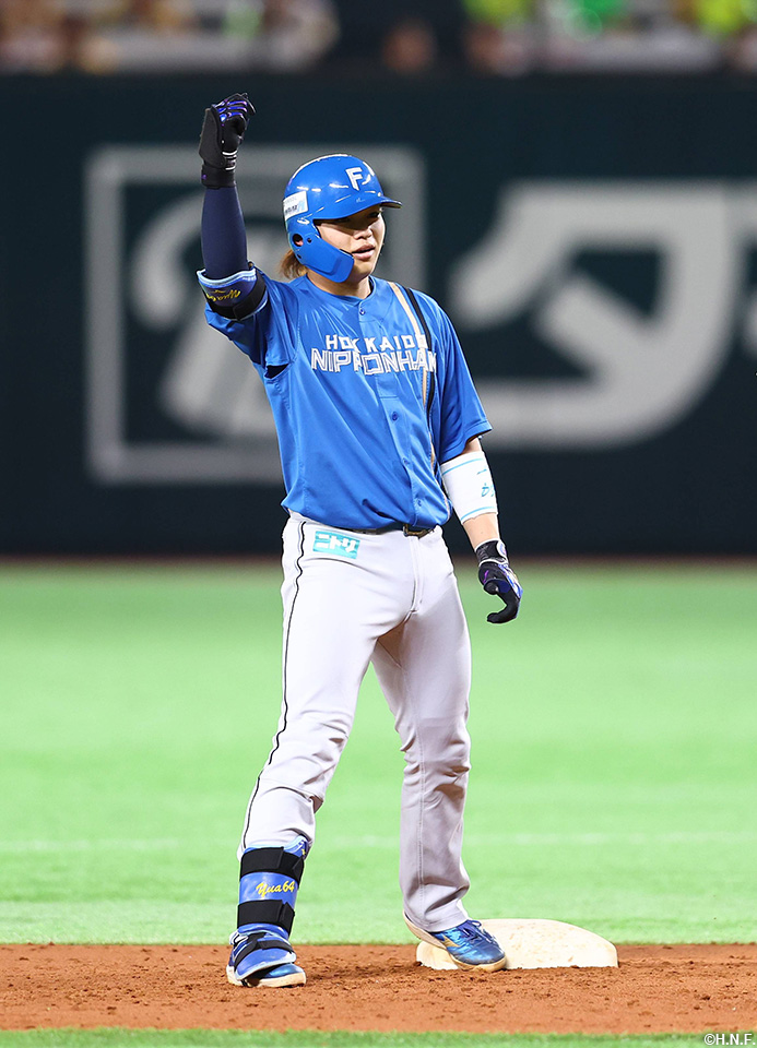 2回表、ライトへ二塁打を放った田宮選手