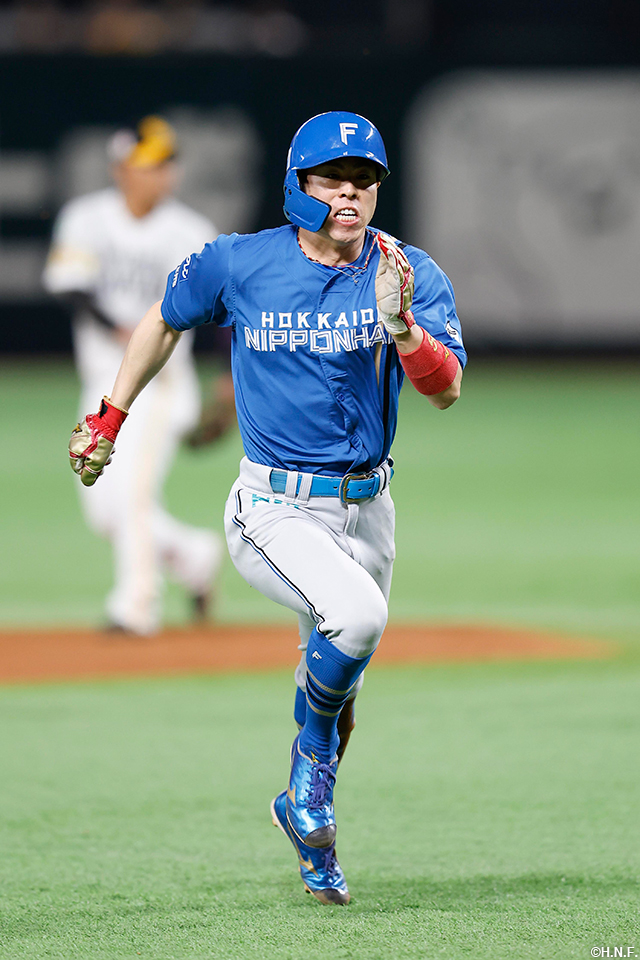 8回表、代走の五十幡選手