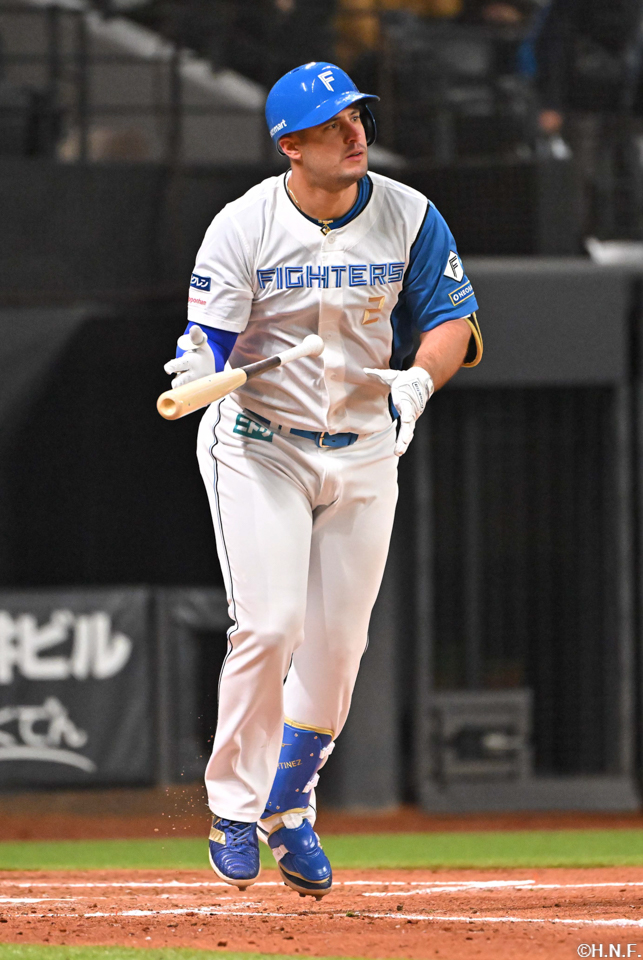 4回裏、逆転の3ランを放つマルティネス選手03