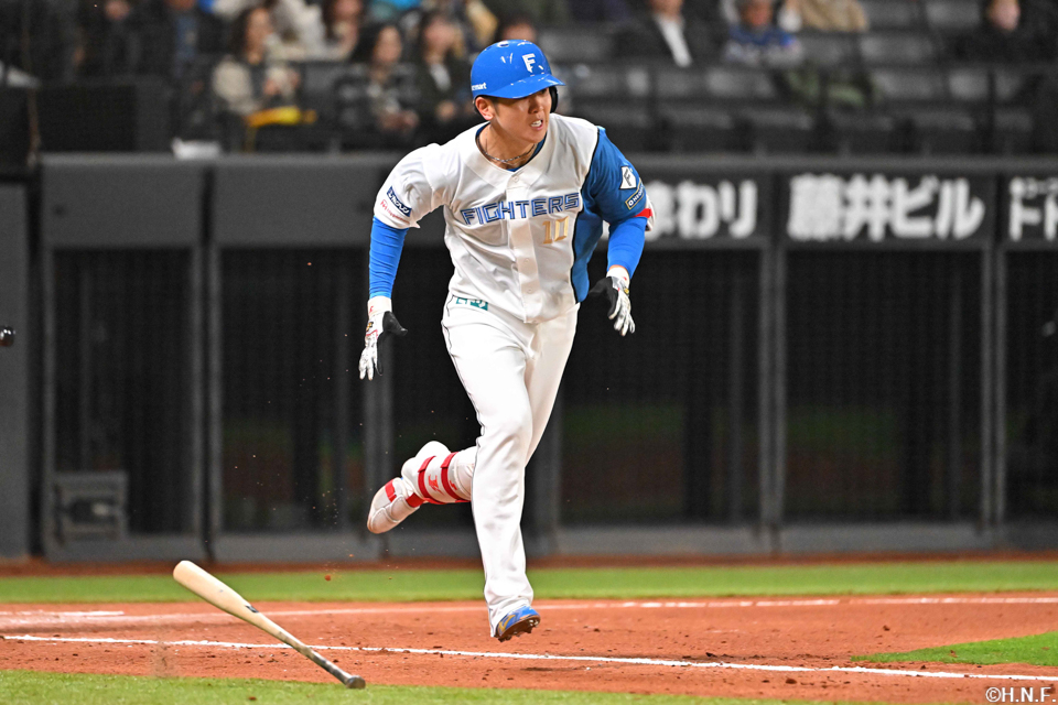 7回裏、ライトへヒットを放つ清水優選手01