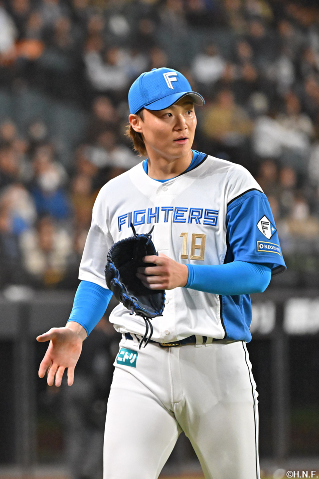 8回表を抑えた山﨑福投手