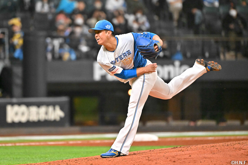 9回、四番手の松岡投手03