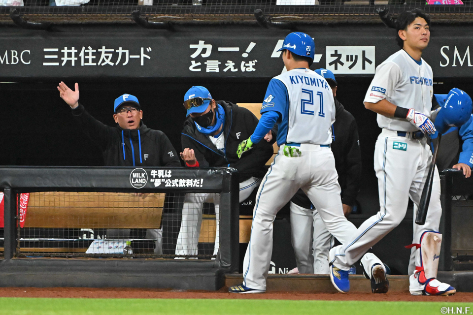 3回裏、本塁打を放つ清宮選手04